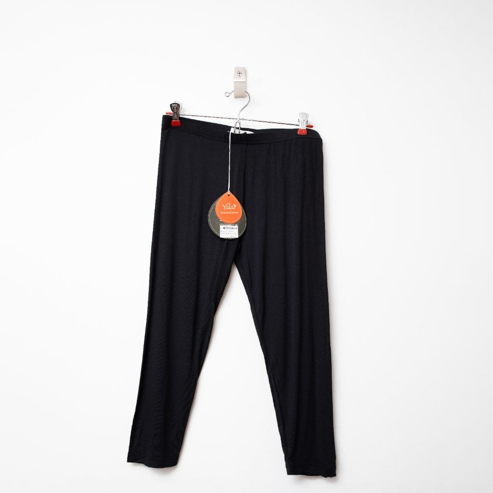 NWT Never Worn Yala Black Bamboo Capri Leggings LG